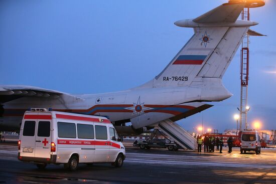 Emergencies Ministry's plane delivers severely ill children from Donbas to Moscow