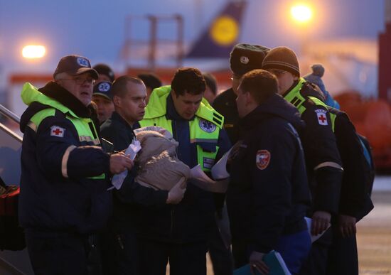 Emergencies Ministry's plane delivers severely ill children from Donbas to Moscow