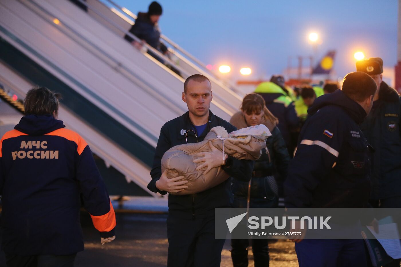Emergencies Ministry's plane delivers severely ill children from Donbas to Moscow
