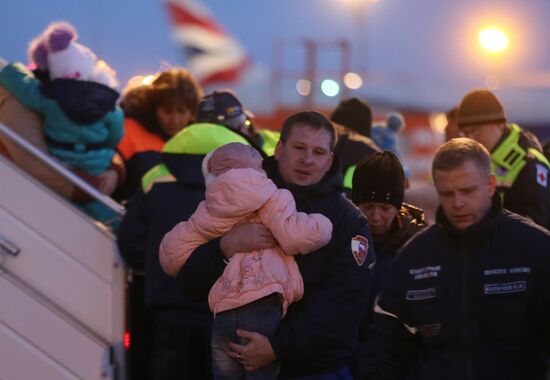 Emergencies Ministry's plane delivers severely ill children from Donbas to Moscow