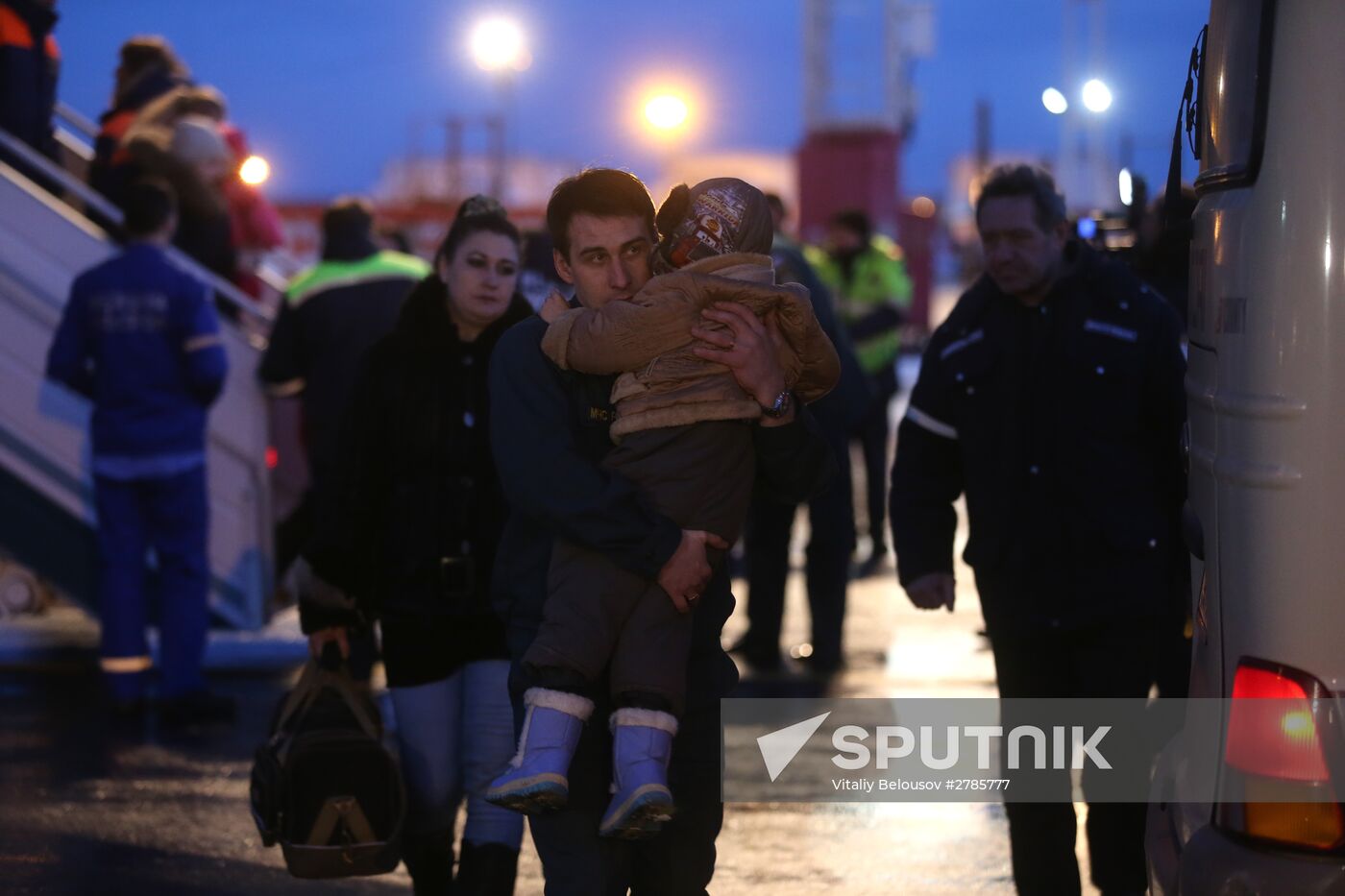 Emergencies Ministry's plane delivers severely ill children from Donbas to Moscow