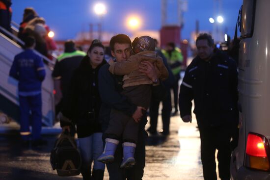 Emergencies Ministry's plane delivers severely ill children from Donbas to Moscow
