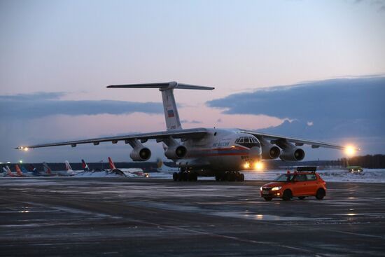 Emergencies Ministry's plane delivers severely ill children from Donbas to Moscow