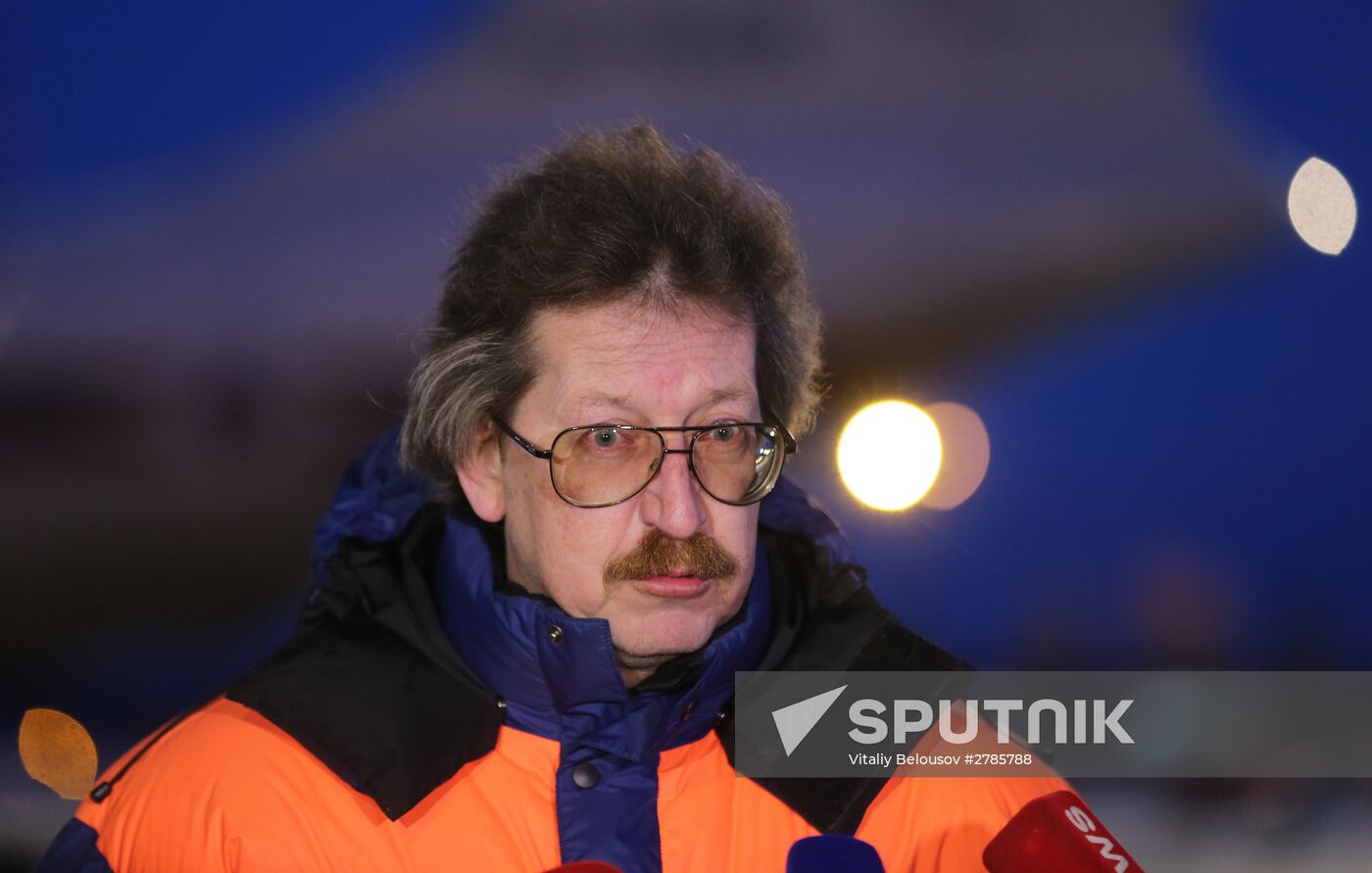 Emergencies Ministry's plane delivers severely ill children from Donbas to Moscow