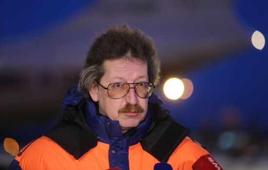 Emergencies Ministry's plane delivers severely ill children from Donbas to Moscow