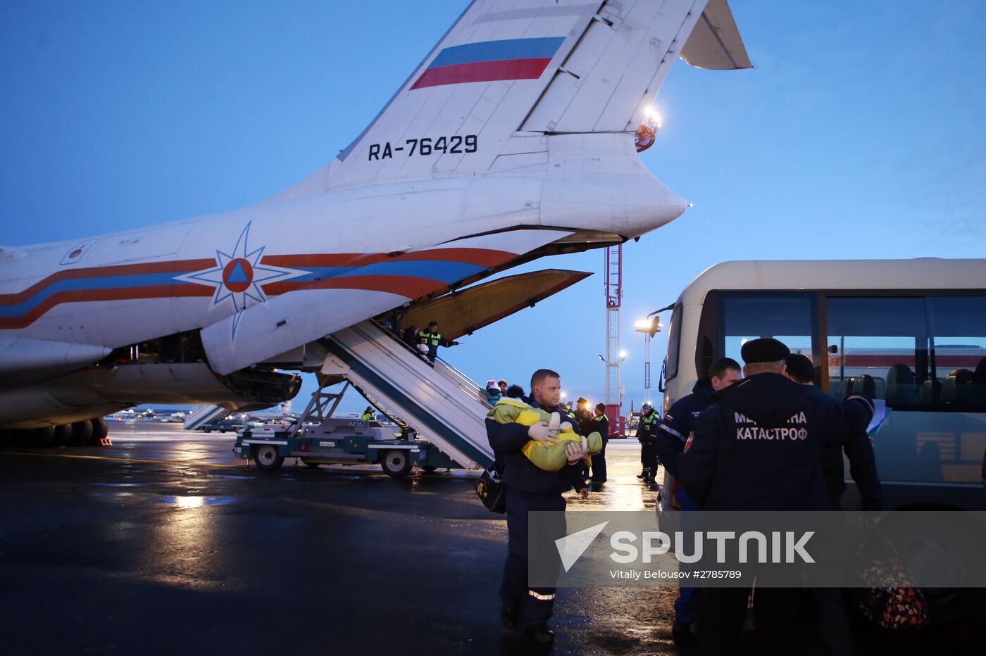 Emergencies Ministry's plane delivers severely ill children from Donbas to Moscow