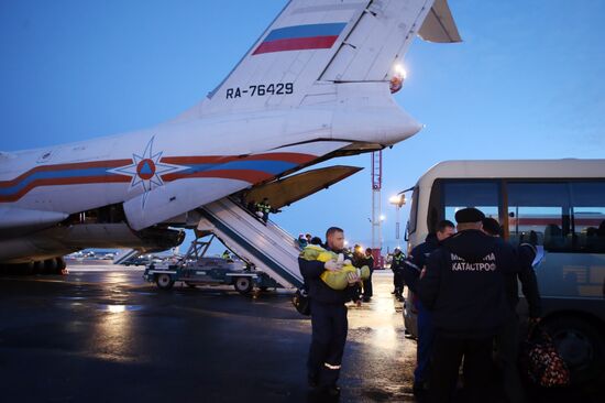 Emergencies Ministry's plane delivers severely ill children from Donbas to Moscow