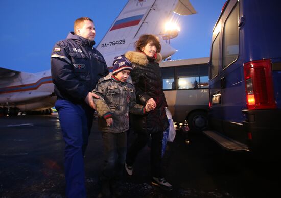 Emergencies Ministry's plane delivers severely ill children from Donbass to Moscow