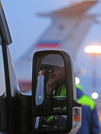 Emergencies Ministry's plane delivers severely ill children from Donbas to Moscow