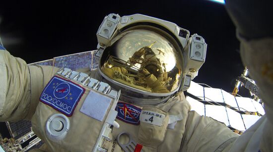 Space walk by Russian Cosmonauts