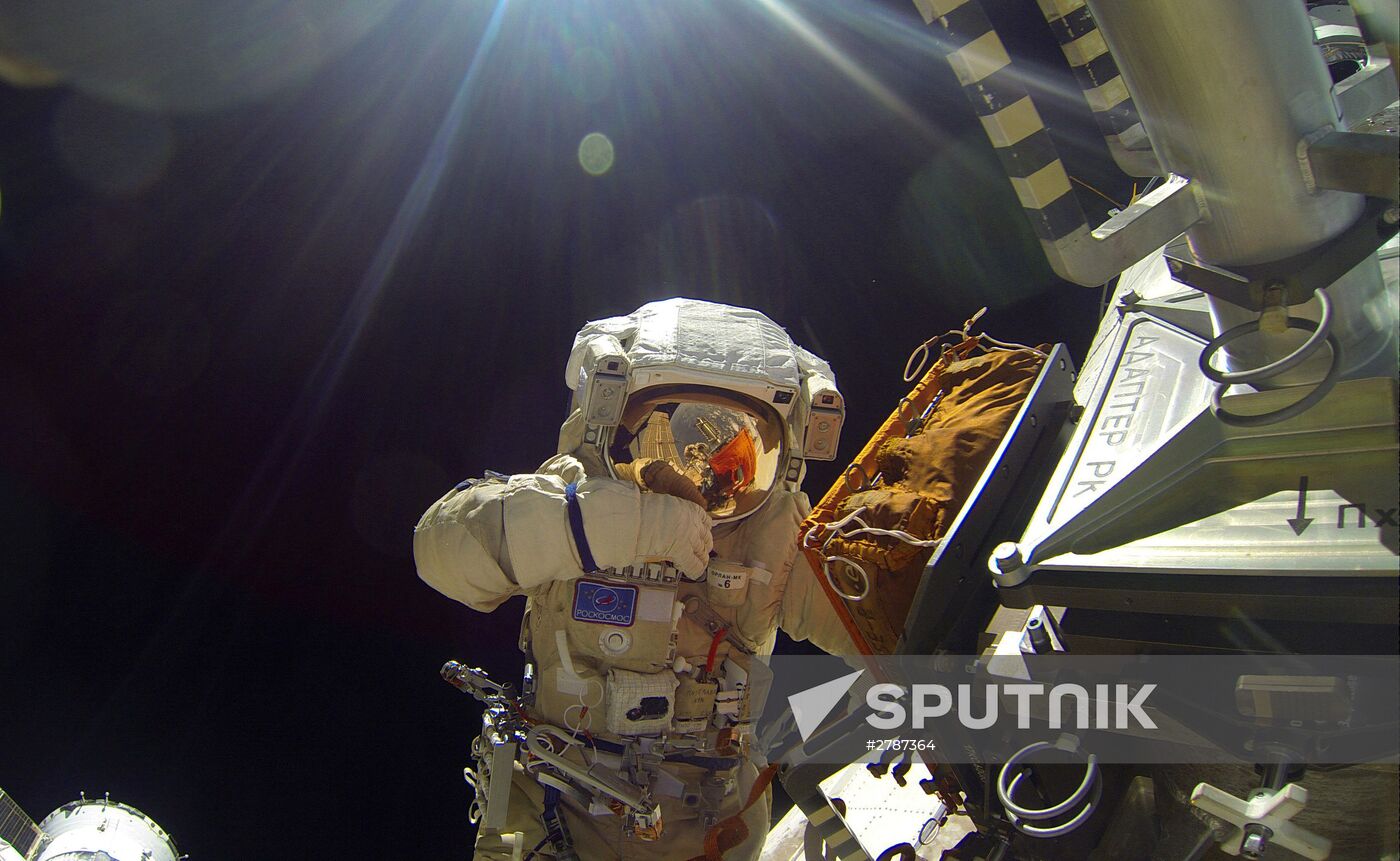 Space walk by Russian Cosmonauts