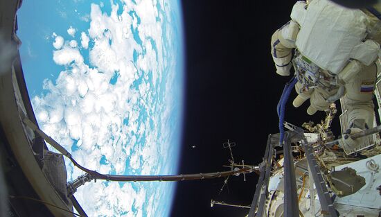 Space walk by Russian Cosmonauts