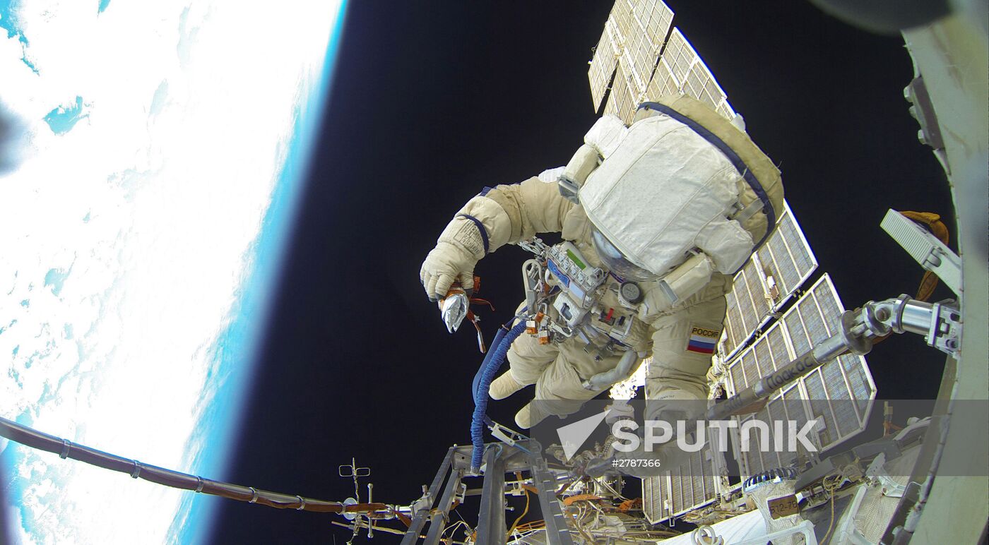 Space walk by Russian Cosmonauts