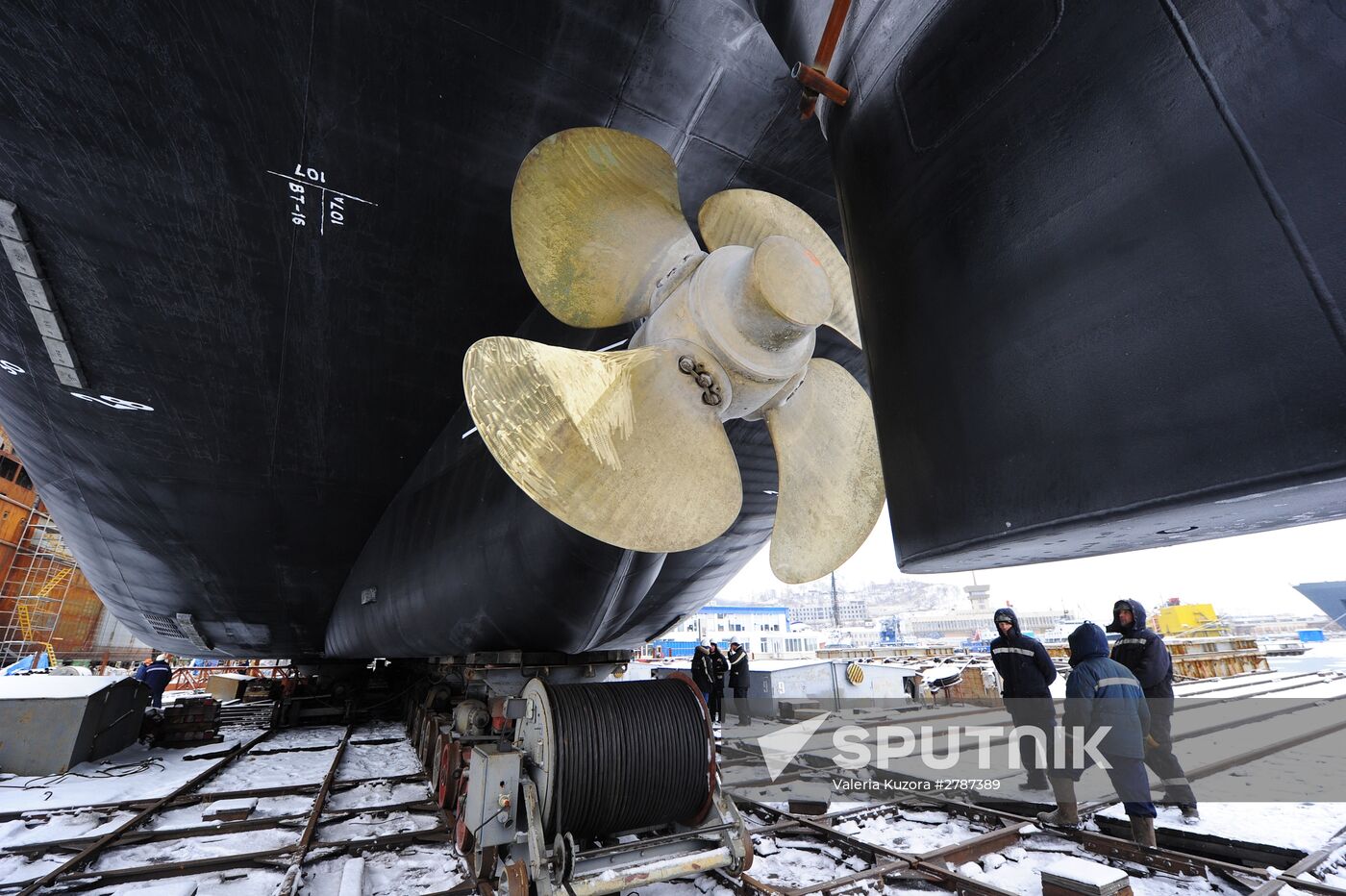 Rosneft Sakhalin tanker prepared for towage from Nakhodka to Vladivostok for fitting out