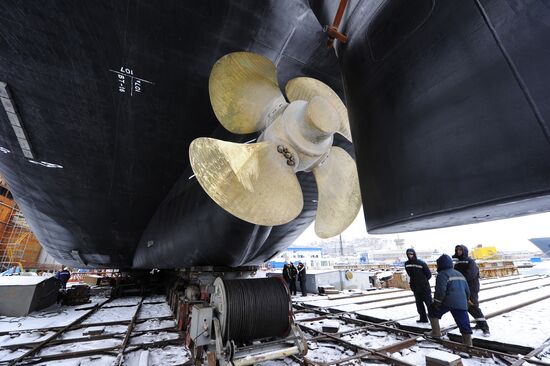 Rosneft Sakhalin tanker prepared for towage from Nakhodka to Vladivostok for fitting out