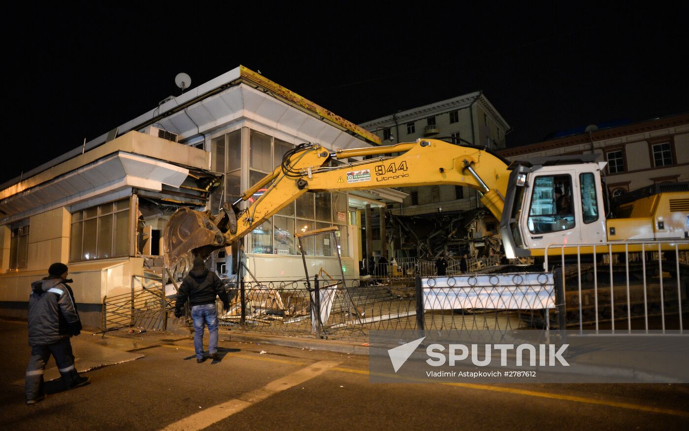 Demolishing illegal kiosks in Moscow