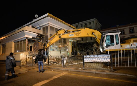 Demolishing illegal kiosks in Moscow