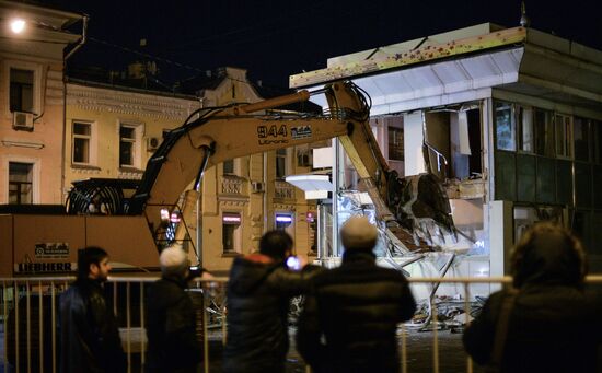 Demolishing illegal kiosks in Moscow