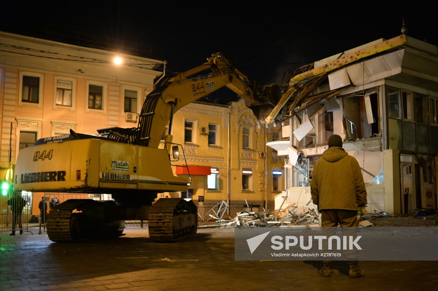 Demolishing illegal kiosks in Moscow