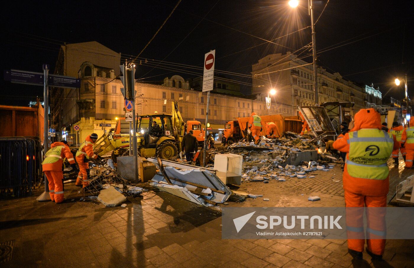 Demolishing illegal kiosks in Moscow