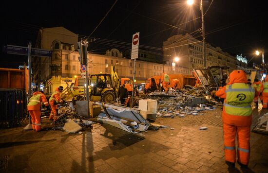 Demolishing illegal kiosks in Moscow
