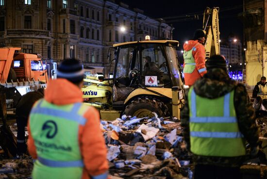 Demolishing illegal kiosks in Moscow