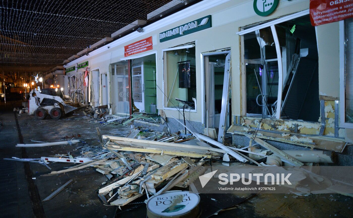 Demolishing illegal kiosks in Moscow