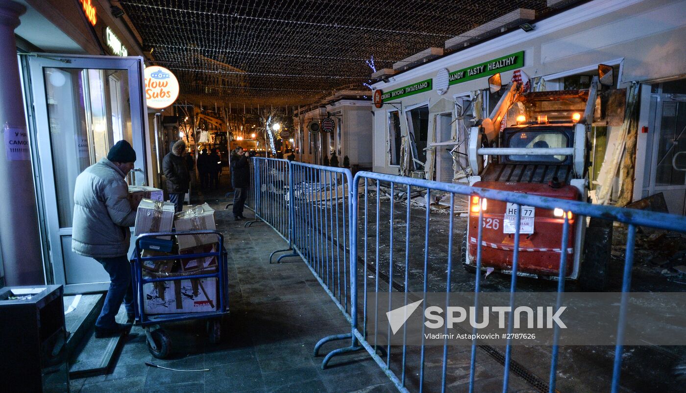 Demolishing illegal kiosks in Moscow