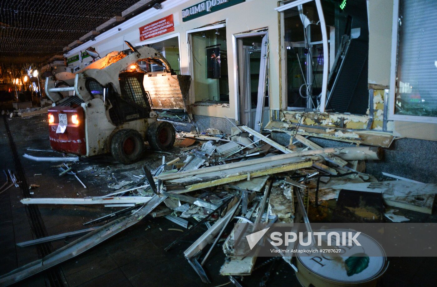 Demolishing illegal kiosks in Moscow
