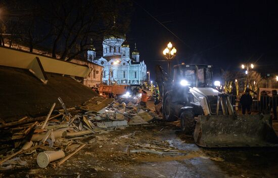 Demolishing illegal kiosks in Moscow