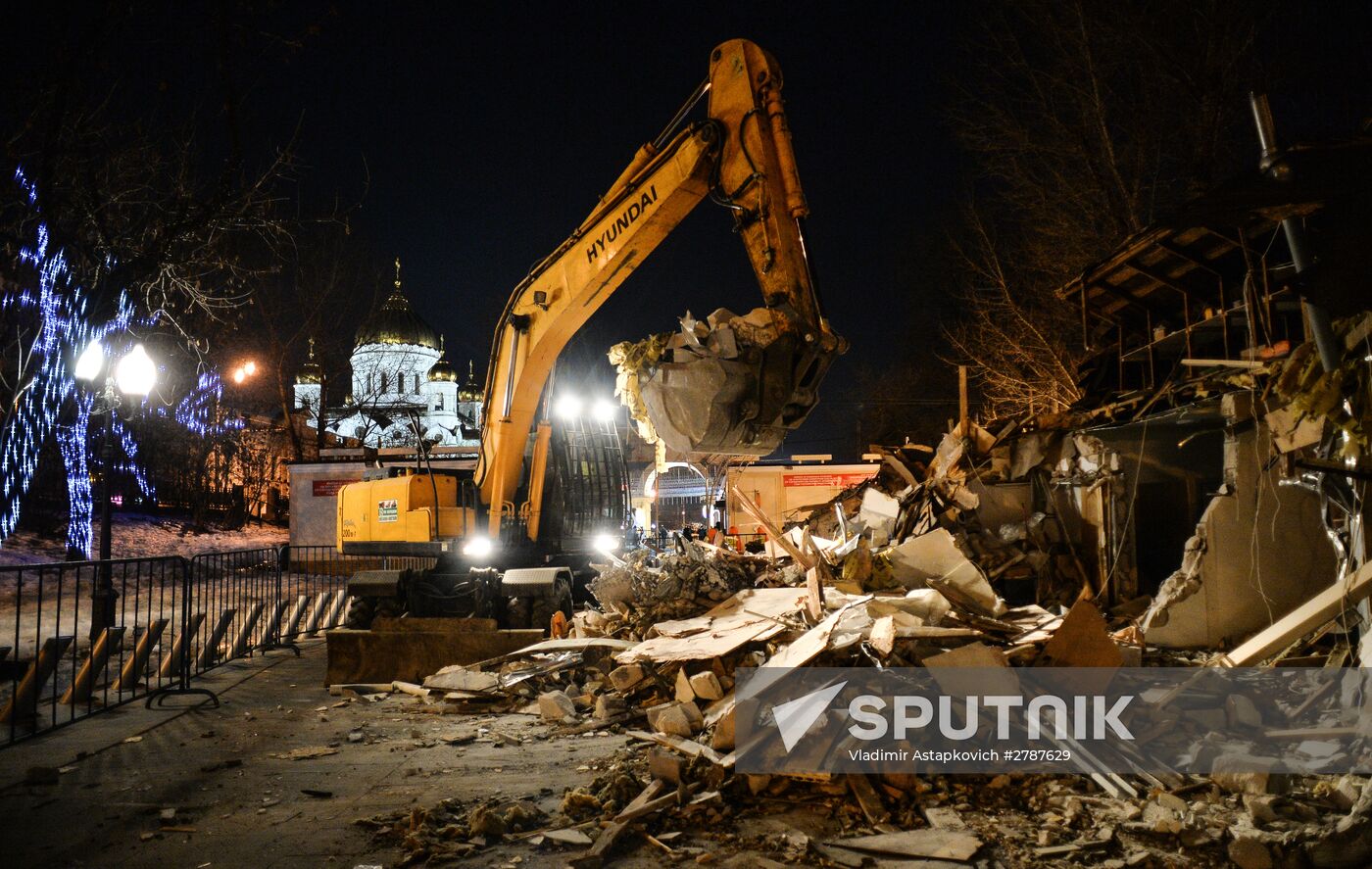 Demolishing illegal kiosks in Moscow