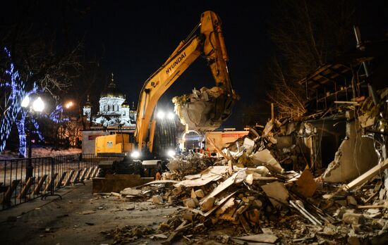 Demolishing illegal kiosks in Moscow