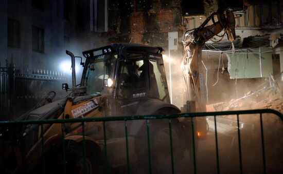 Demolishing illegal kiosks in Moscow