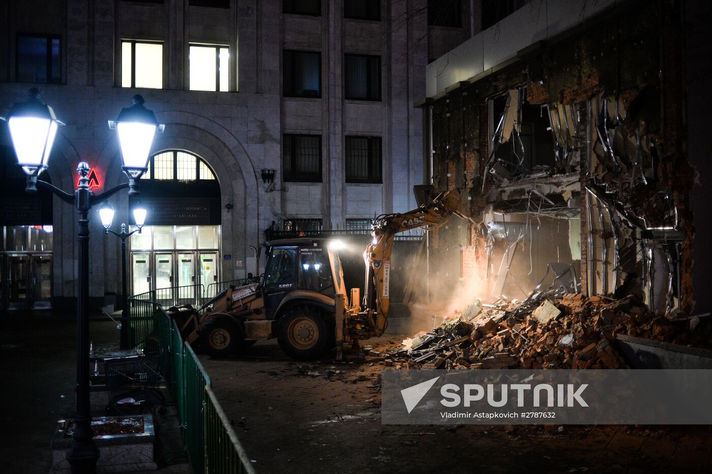 Demolishing illegal kiosks in Moscow