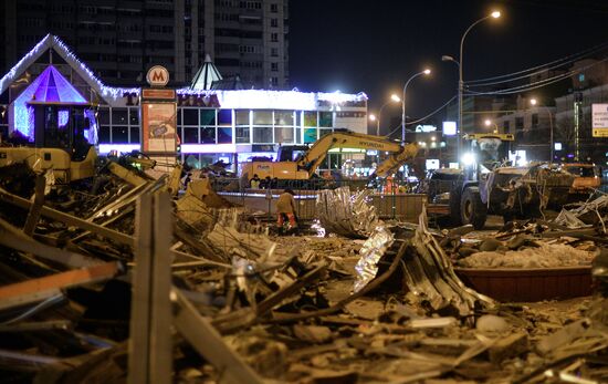 Demolishing illegal kiosks in Moscow