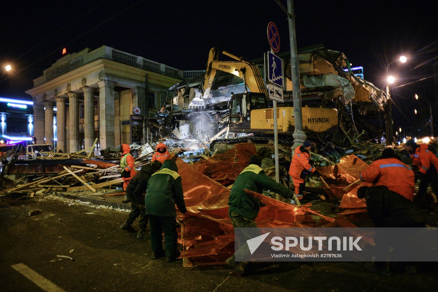Demolishing illegal kiosks in Moscow