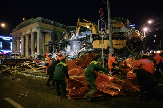 Demolishing illegal kiosks in Moscow