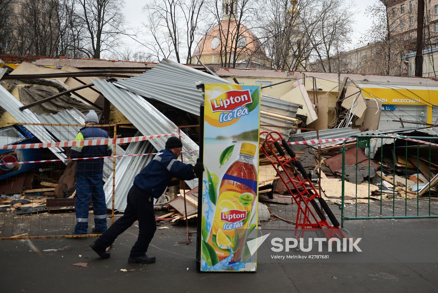Demolishing illegal kiosks in Moscow