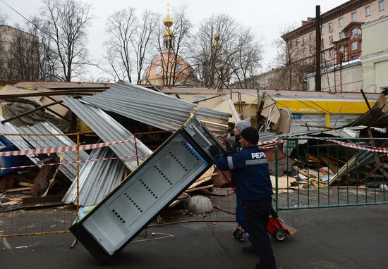 Demolishing illegal kiosks in Moscow