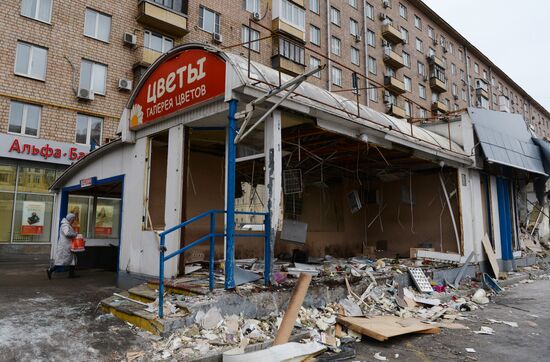 Demolishing illegal kiosks in Moscow