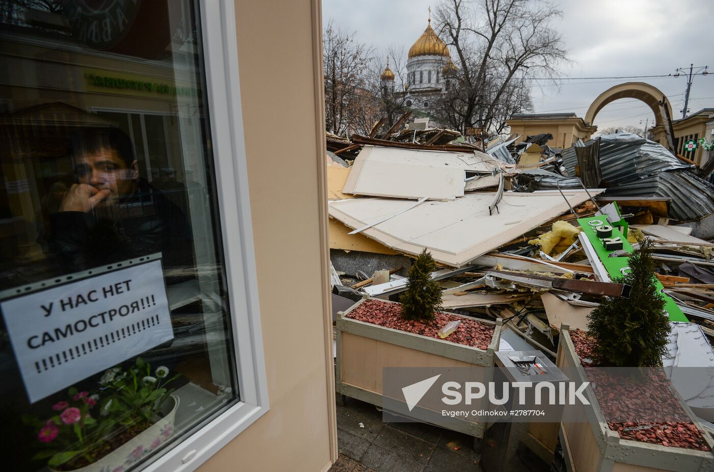 Demolishing illegal kiosks in Moscow