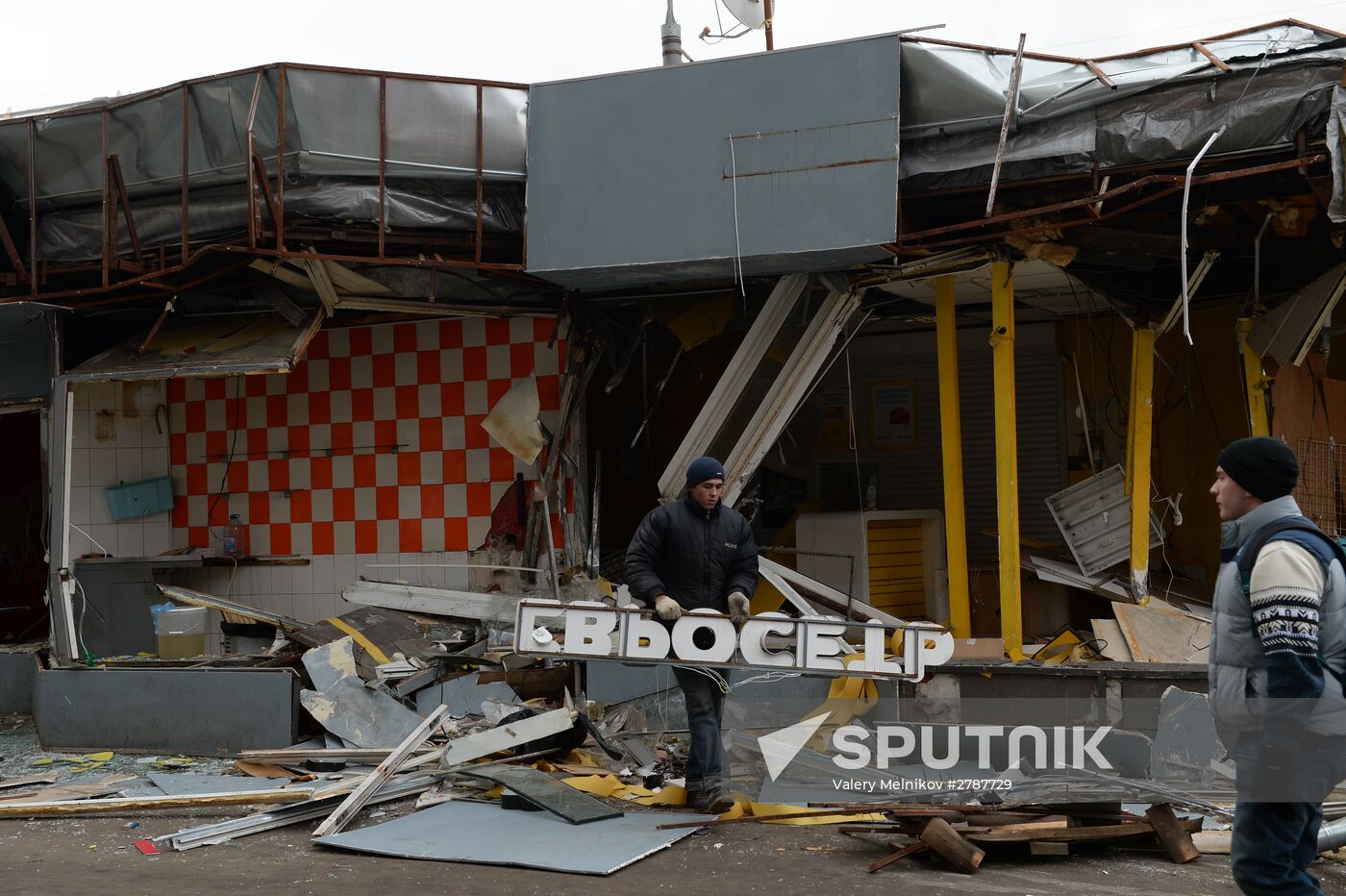 Demolishing illegal kiosks in Moscow