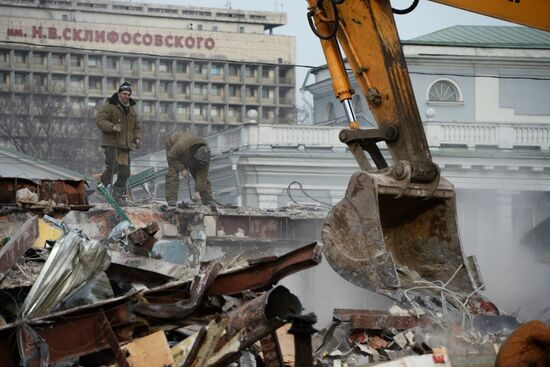 Demolishing illegal kiosks in Moscow