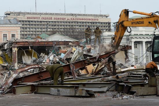 Demolishing illegal kiosks in Moscow
