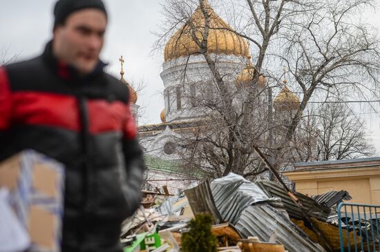 Demolishing illegal kiosks in Moscow