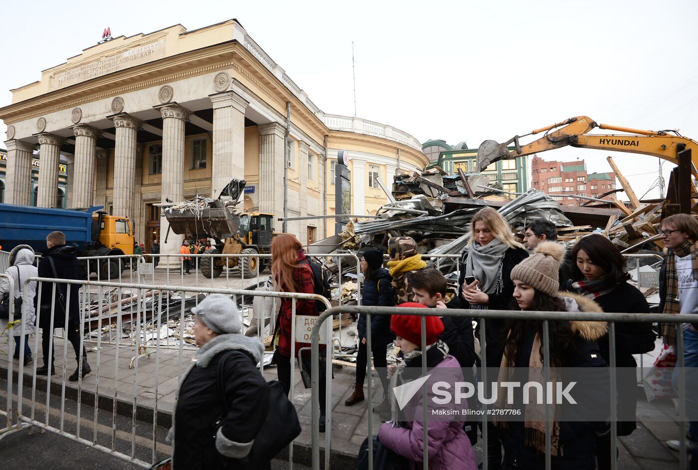 Demolishing illegal kiosks in Moscow