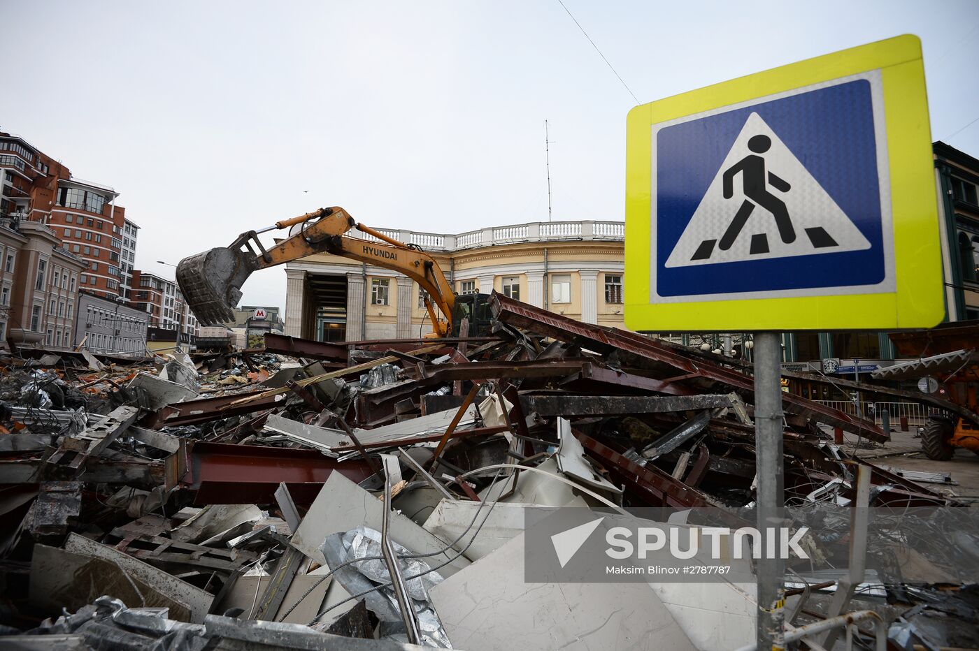 Demolishing illegal kiosks in Moscow