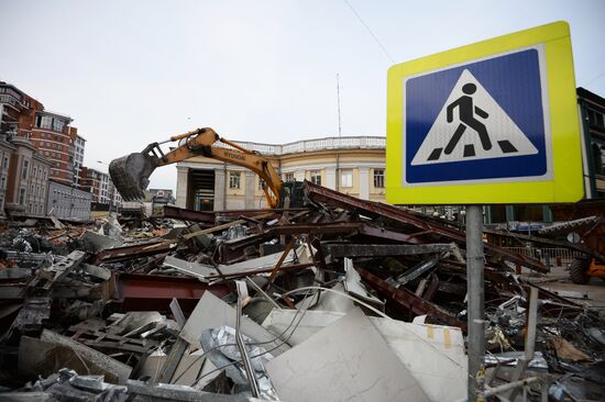 Demolishing illegal kiosks in Moscow