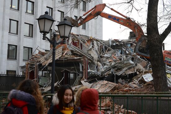 Demolishing illegal kiosks in Moscow
