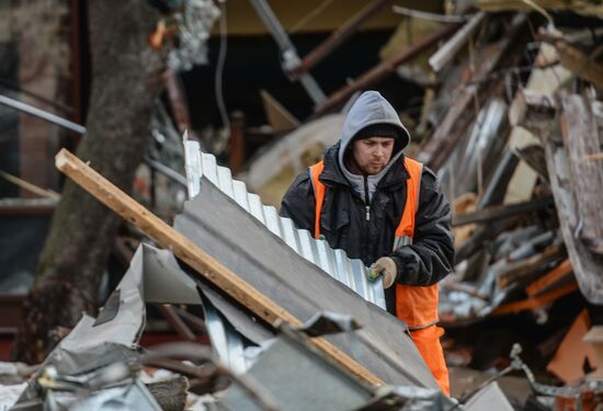 Demolishing illegal kiosks in Moscow